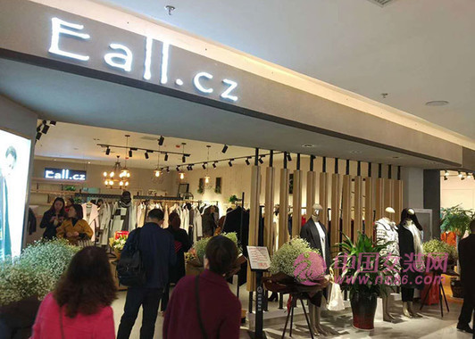 卖衣服的语言技巧 如何与顾客斗智斗勇?(图1) 卖衣服的语言技巧 如何与顾客斗智斗勇?(图1)