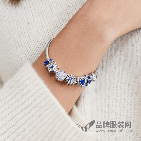 PANDORA 把闪烁的繁星 “摘”下一颗放在腕间