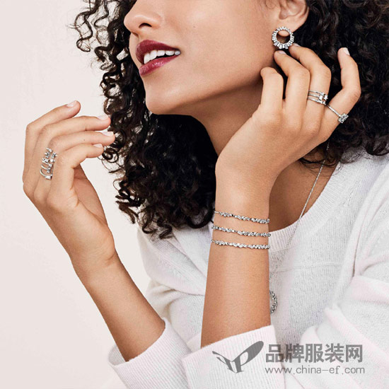 PANDORA 把闪烁的繁星 “摘”下一颗放在腕间