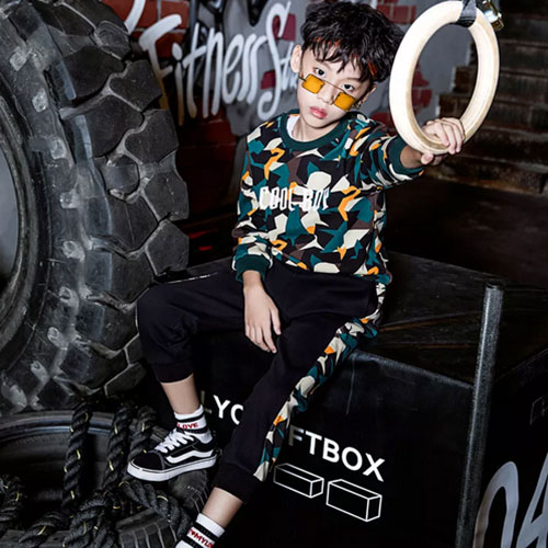 季季乐童装品牌：天生焦点体质，尽情释放冬日活力！