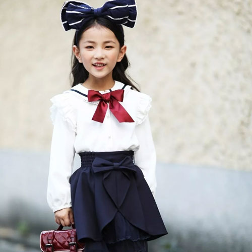 这位小公主，请把你的蝴蝶结带上!