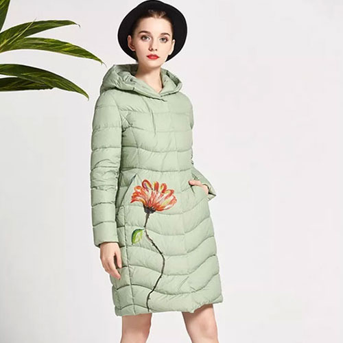 羽绒服不甘单调 | 刺绣元素融入现代服装设计