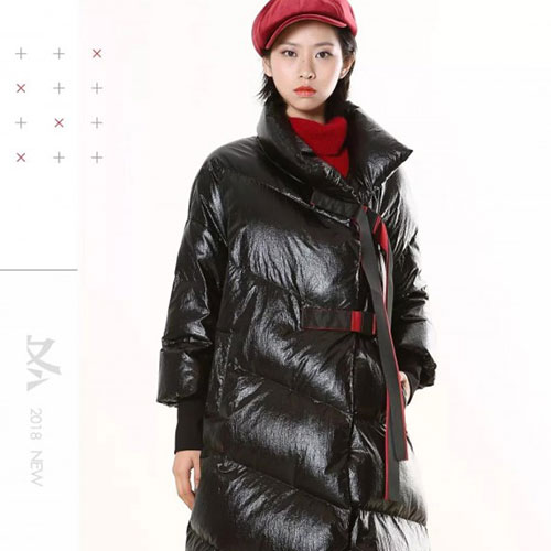 迪凯女装冬季新款羽绒服 把温暖揣在怀里 迪凯女装冬季新款羽绒服 把温暖揣在怀里