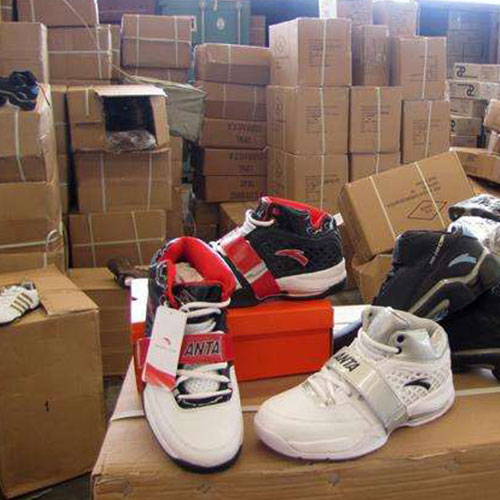 厦门海关截获13个侵权品牌休闲鞋