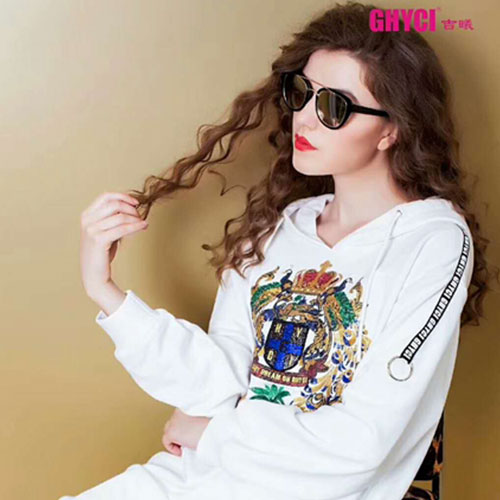 这个春节，就穿吉曦潮牌女装!