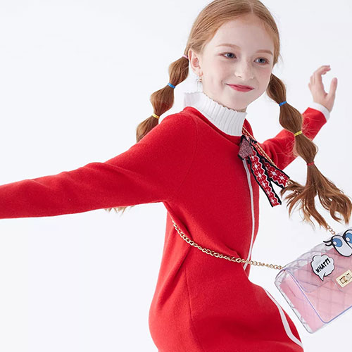 元旦迎新年！看贝贝依依潮童“新年红”穿搭，开启一整年好运