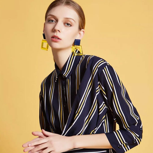 22 OCTOBRE | 竖条纹经久不衰 时尚有型