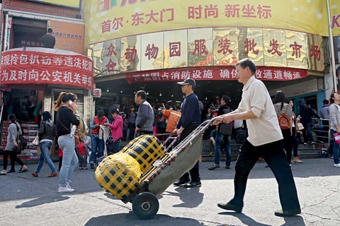 低成本服装批发进货渠道有哪些?(图3) 低成本服装批发进货渠道有哪些?(图3)