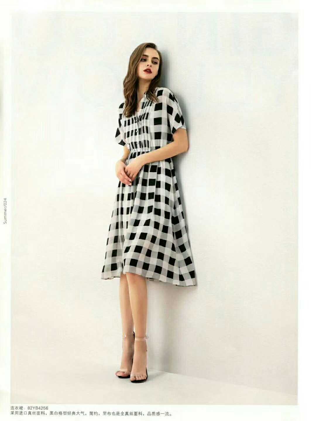 品牌折扣女装 衣佰芬随着时尚之笔撰写都市的气质