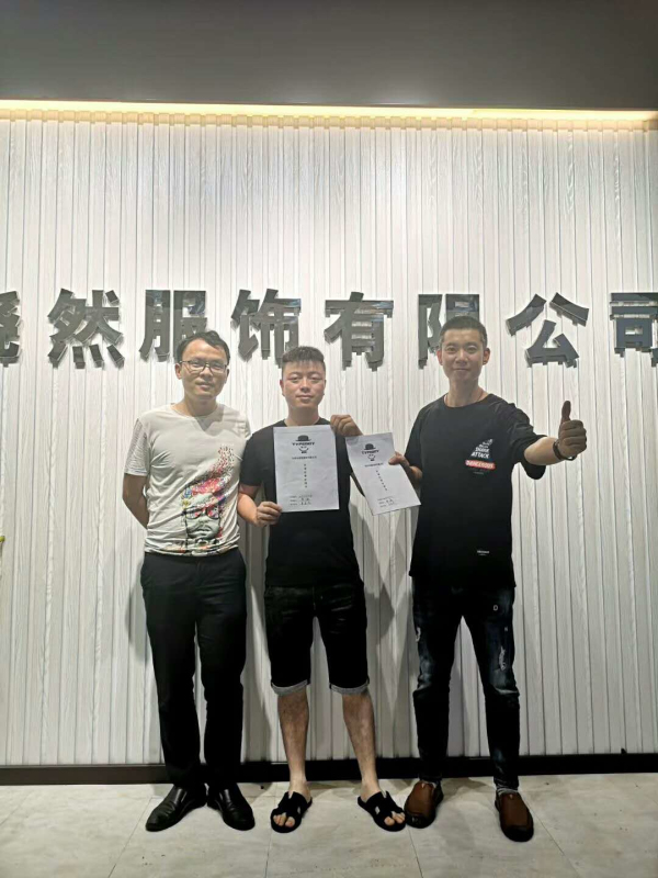 祝贺形仔童装双店齐开，生意兴隆！