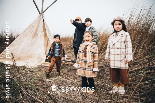 这届玩文艺风的小朋友，还差一件「贝贝依依」