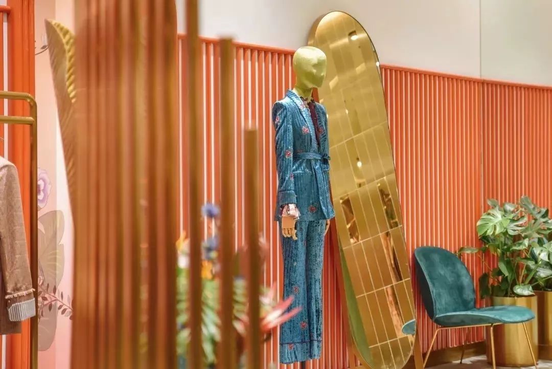 秋天的西装、风衣、连衣裙学学这样陈列,分分钟卖断货(图10) 秋天的西装、风衣、连衣裙学学这样陈列,分分钟卖断货(图10)