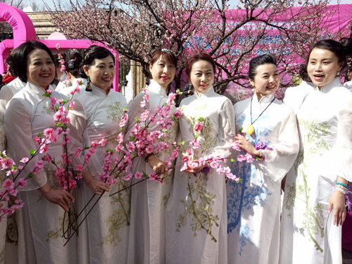 中老年女装品牌都有哪些 盘点受欢迎的中老年女装品牌(图2) 中老年女装品牌都有哪些 盘点受欢迎的中老年女装品牌(图2)