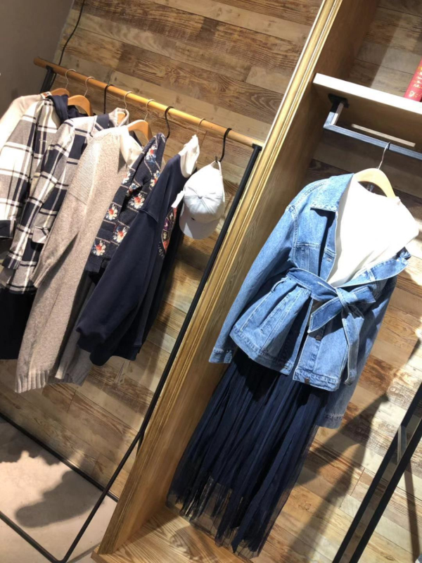 恭喜费依女装北京丰台区旗舰店重装升级盛大开业