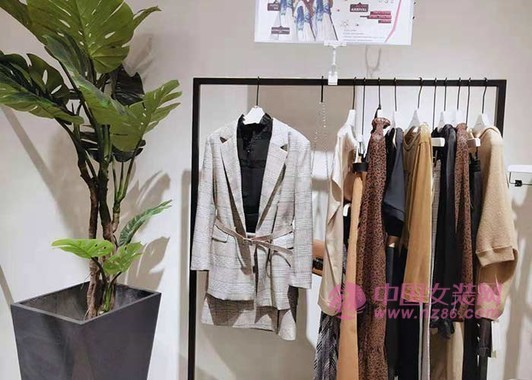 女装加盟店经营如何利用好衣服的价格和卖点增加客流量(图2) 女装加盟店经营如何利用好衣服的价格和卖点增加客流量(图2)