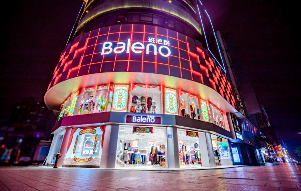 班尼路经典小鲸鱼再现，潮人打卡热点燃爆全国！