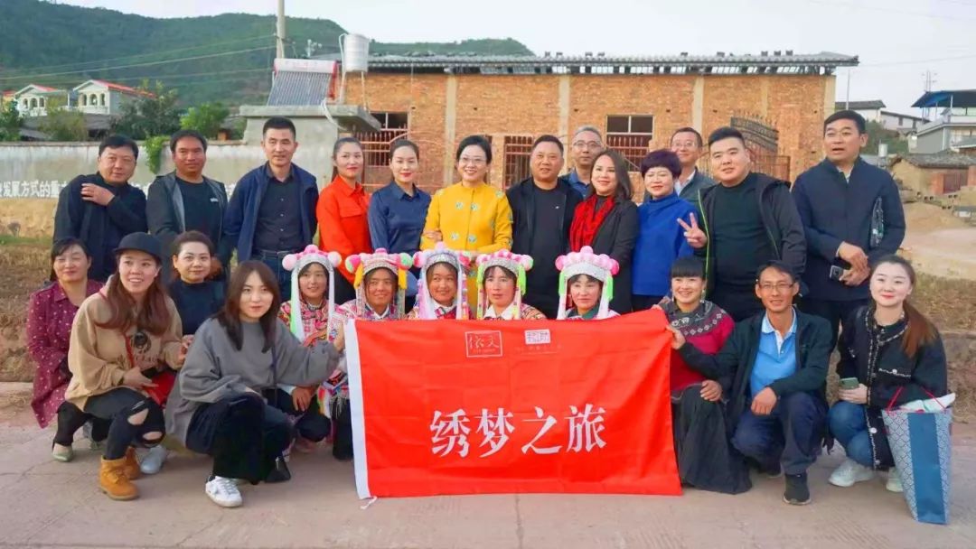 依文·中国手工坊绣梦之旅，让爱在指尖流淌……