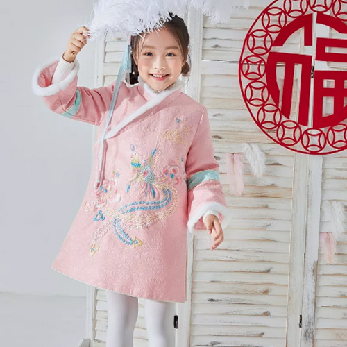 百变公主 过年派对 一件盛装 万般姣美——汪小荷过年装邀您共赏