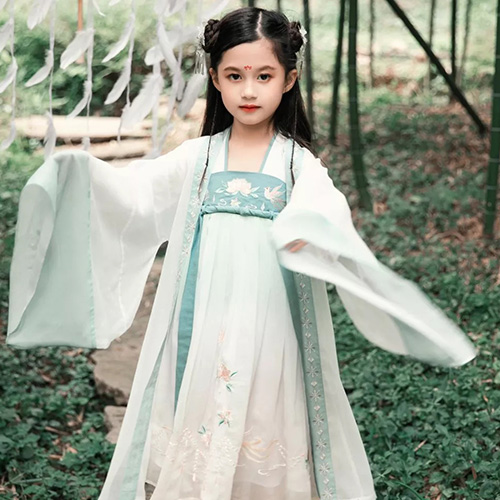 今兮古兮的品牌发布会即将召开，一起见证新生，展望未来！