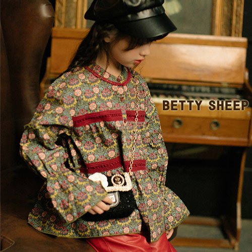 冬天穿什么呀？来看贝蒂小羊时尚！