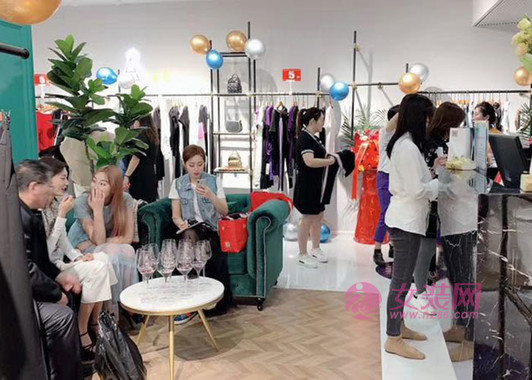 2020年元旦服装店促销活动方案必用的六招 (图2) 2020年元旦服装店促销活动方案必用的六招 (图2)