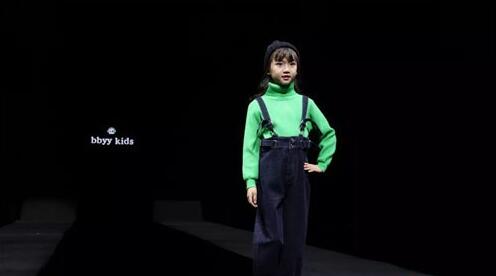 贝贝依依冬天万能又时髦的单品高领毛衣