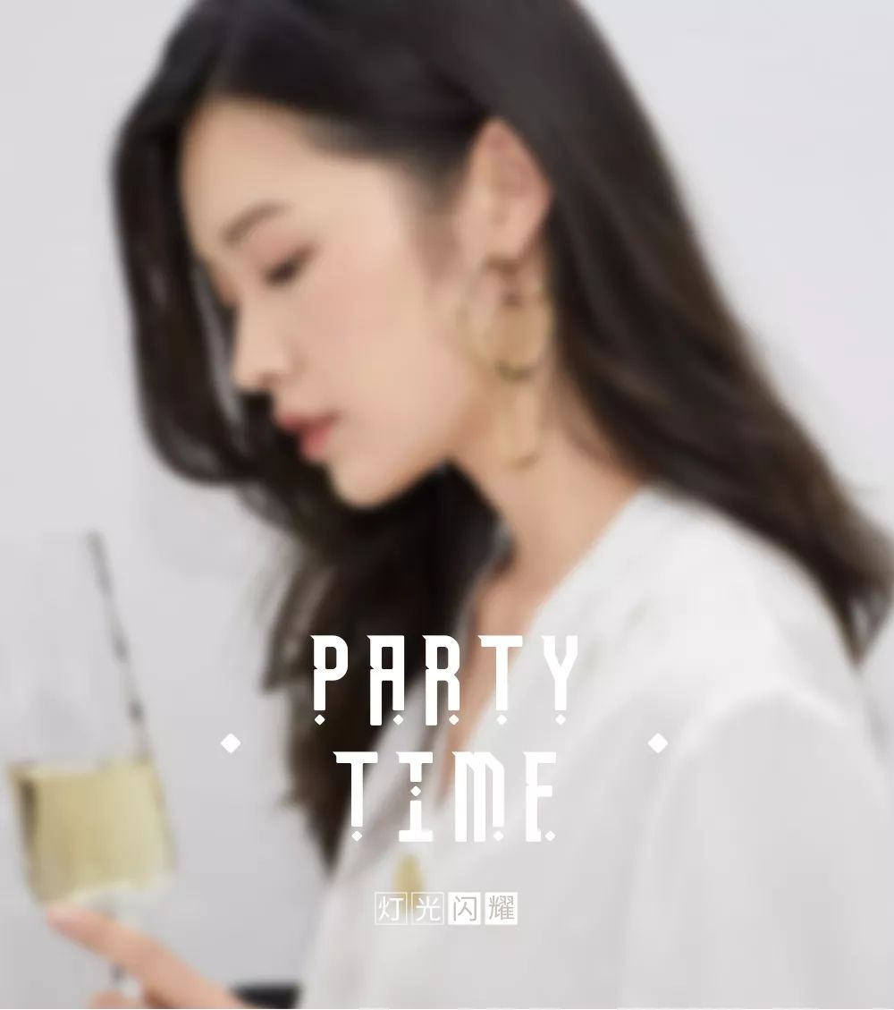 麦檬：灯光闪耀，不及你迎光走来