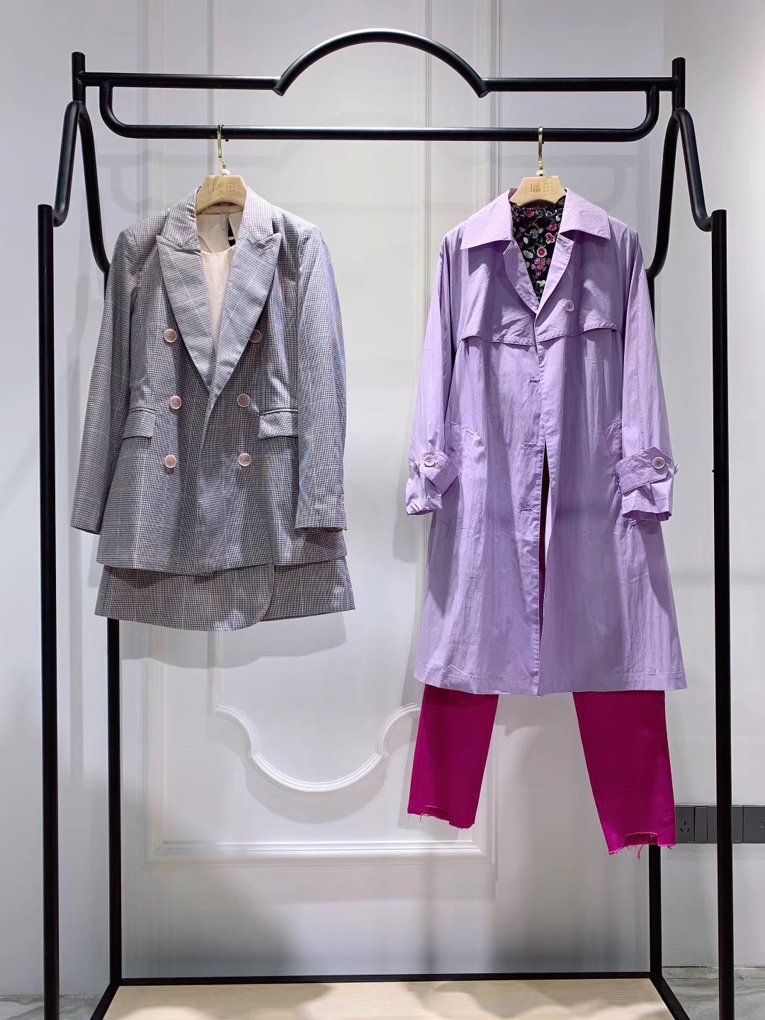 尤西子品牌折扣直播女装货源的简约理念