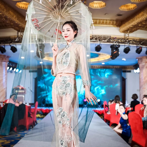 匠心致远·聚爱腾飞-爱戴 2020 春夏新品发布会-四川站华丽绽放！