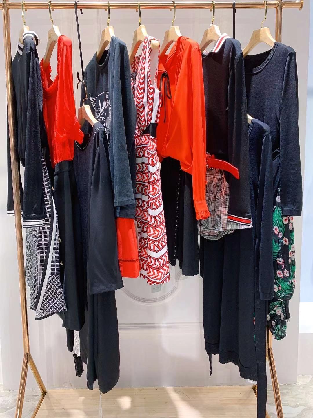 哥邦女装品牌折扣淘宝直播女装货源的东方设计