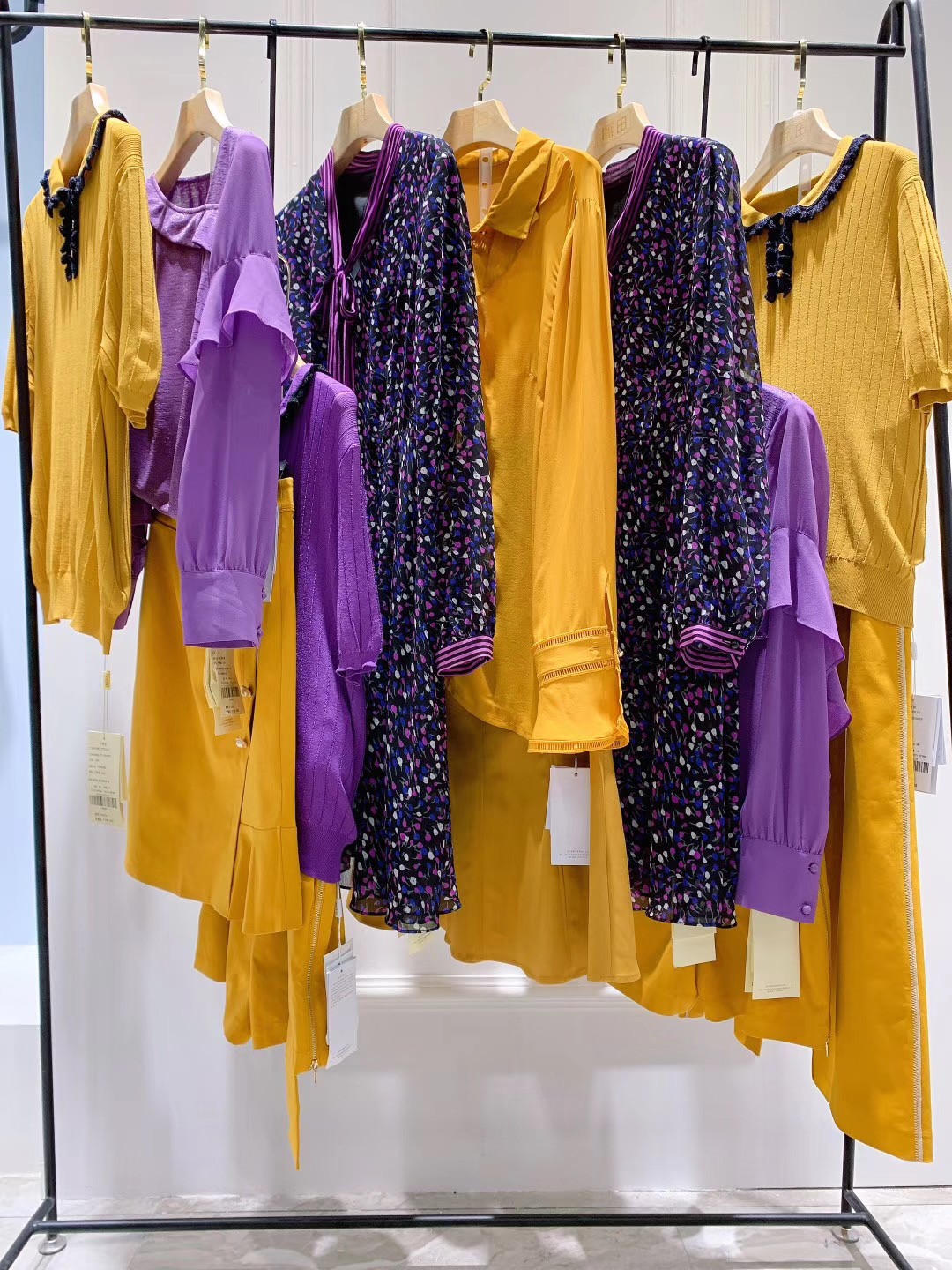 依维妮女装品牌折扣尾货货源的人文色彩