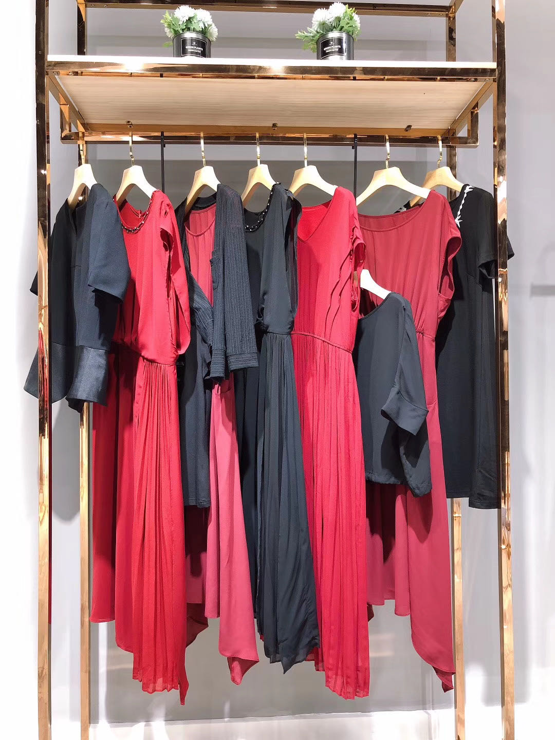 允硕2020春夏女装品牌服饰折扣，韵味十足