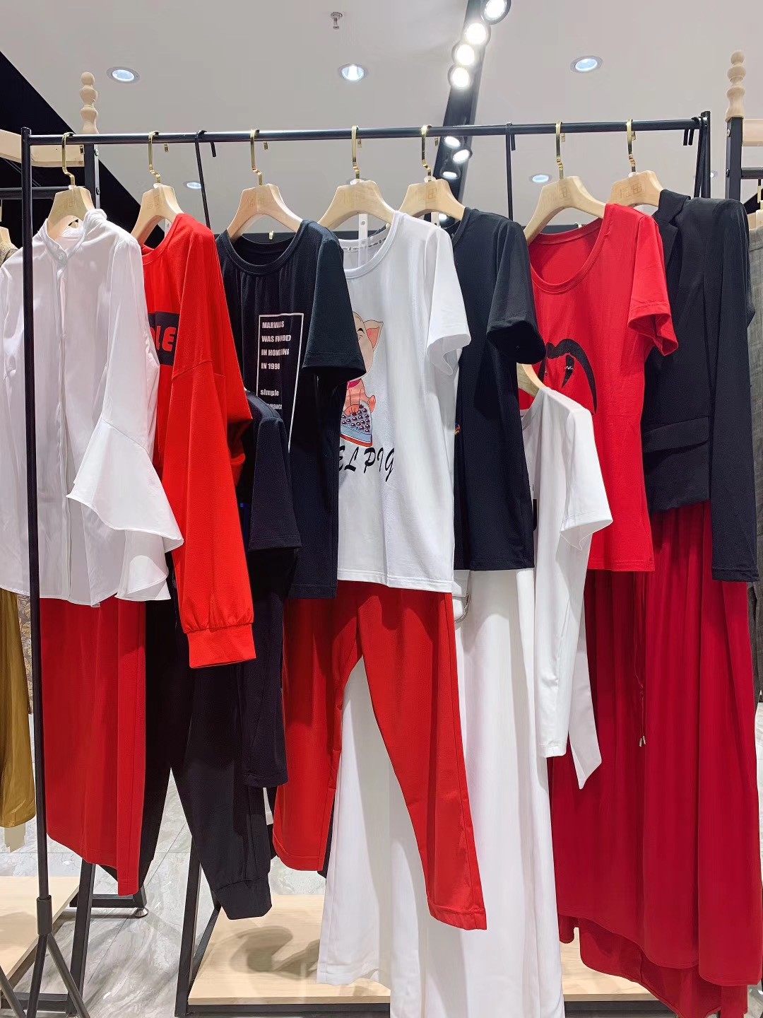 曼德诗女装品牌折扣服装货源