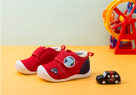 回南天选学步鞋要当心，防滑之外还需要注意……