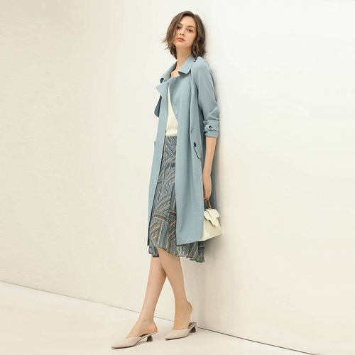 优质的面料特色的设计 戈蔓婷品牌女装定会让你在人群中光彩熠熠