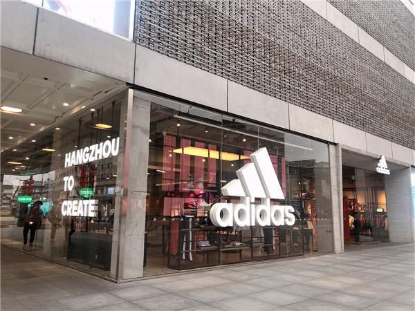 赛事停摆门店暂闭，全球运动品牌按下“暂停键”