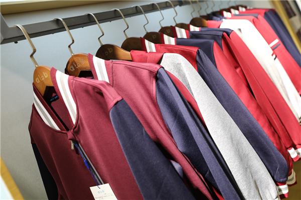 以直播为名，卖货万岁