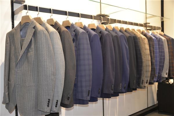 从卖草鞋做到西装大王，雅戈尔终将回归主业