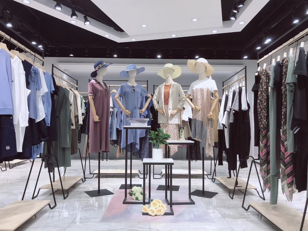 金羽杰品牌淘宝快手直播女装走份货源在广州播田亮相