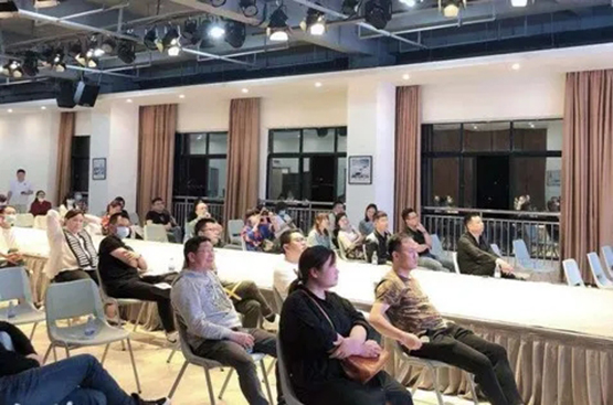 乖乖狗品牌“重塑”2020秋+羽绒订货会圆满收官