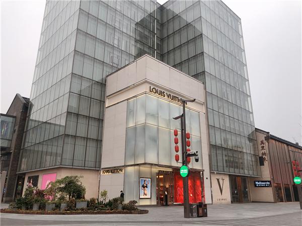 遭遇重创之后，欧洲首富、LVMH大老板如何密谋卷土重来？