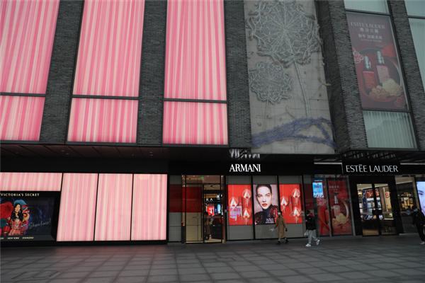 Armani 将于9月在米兰举办时装秀，或以线上形式进行