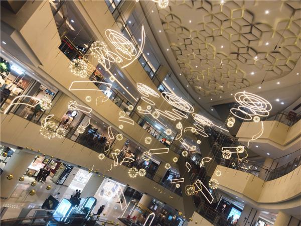 另眼看服装：Esprit还会卷土重来 ​Supreme潮牌正面刚