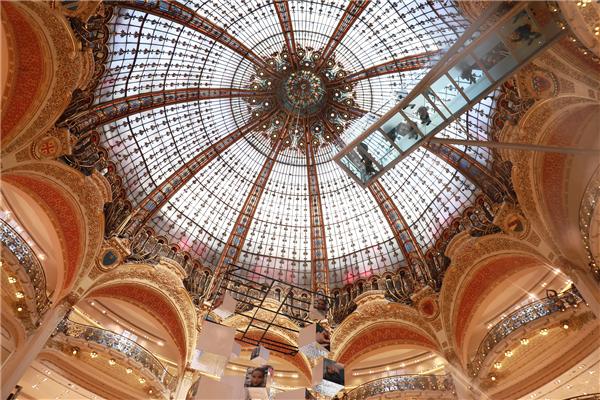 巴黎众多奢侈品门店恢复营业，店内光景与以往大不同