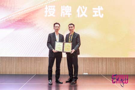 何炳祥全票当选广东省内衣协会会长