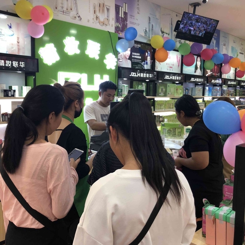 别致的护肤体验 精妆联华美妆给人赏心悦目的感觉