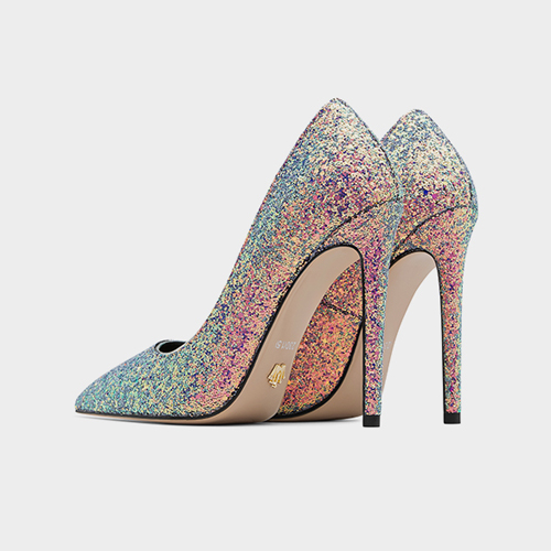 法贝妃鞋履气质与性感共存，彰显刚柔并济的气场