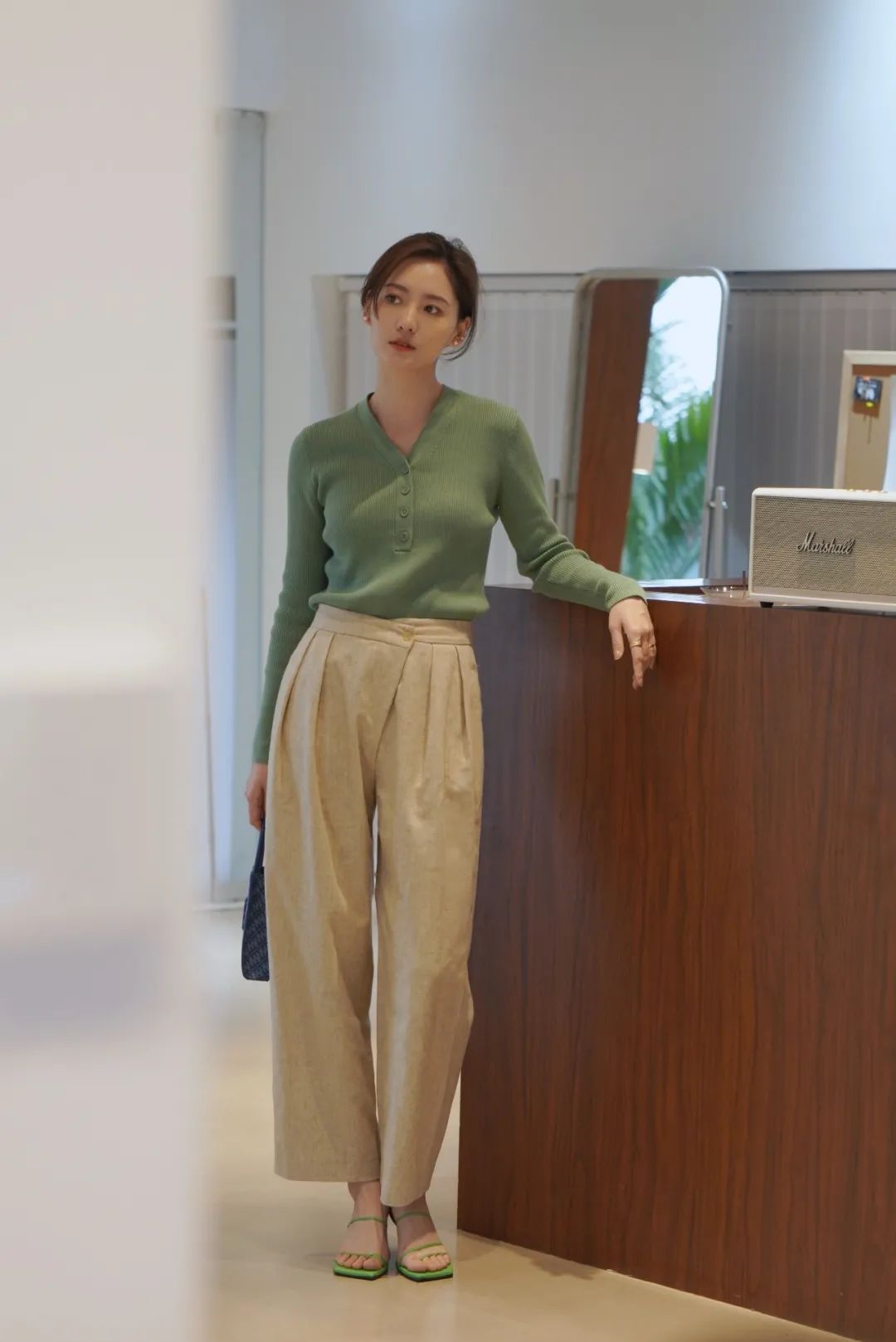 一件针织衫穿出百变风格，开春衣橱必备！