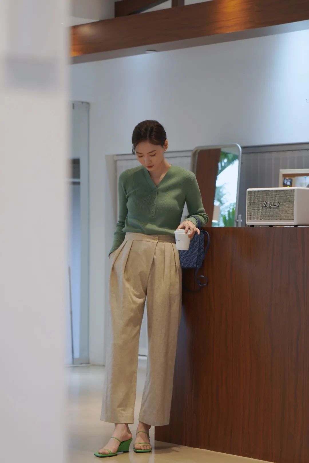 一件针织衫穿出百变风格，开春衣橱必备！