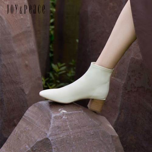 2022年下半年做什么利润高？开家真美诗女鞋店轻松赚钱！